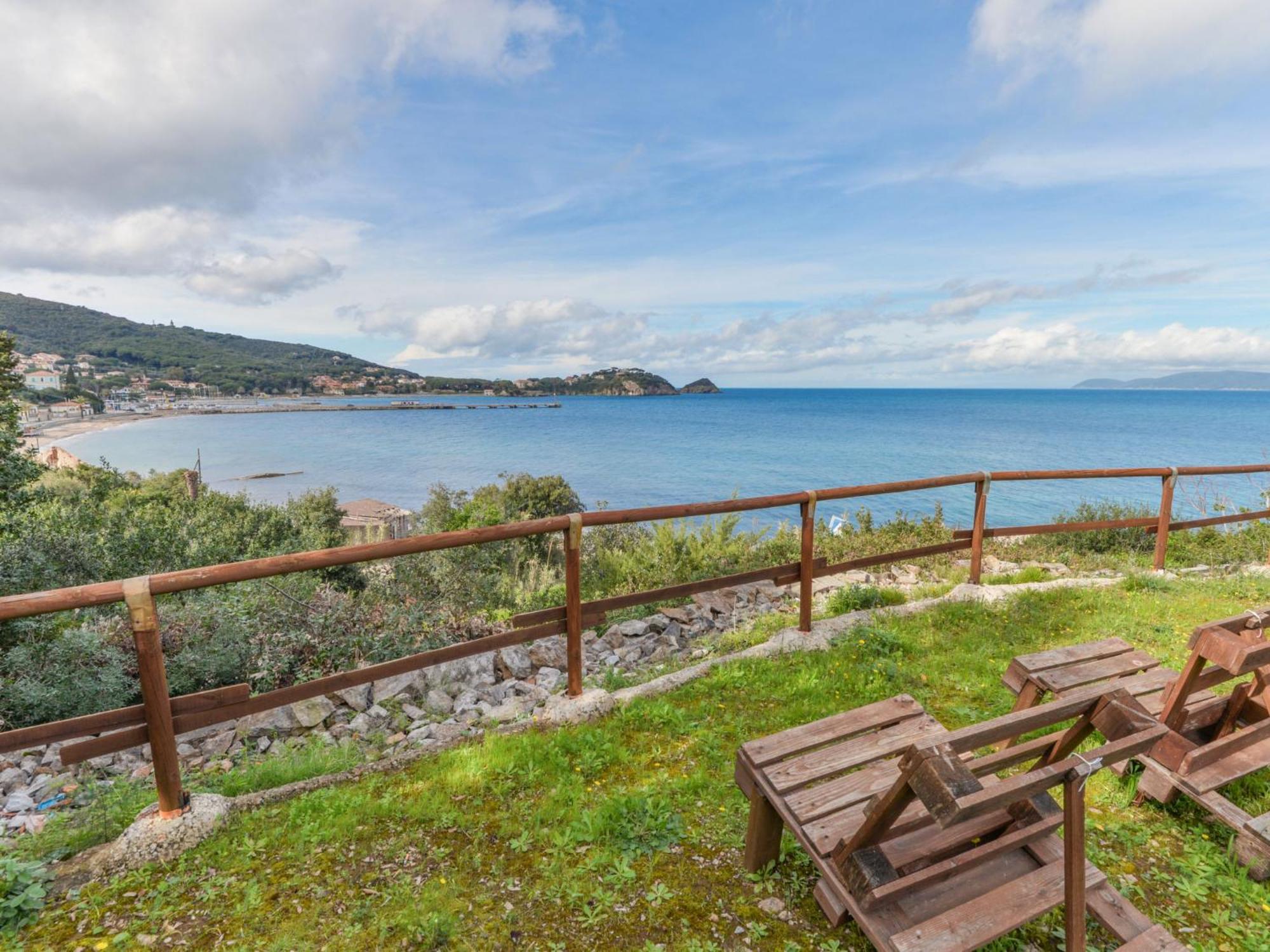 Apartment La Roccia By Interhome Cavo Bagian luar foto